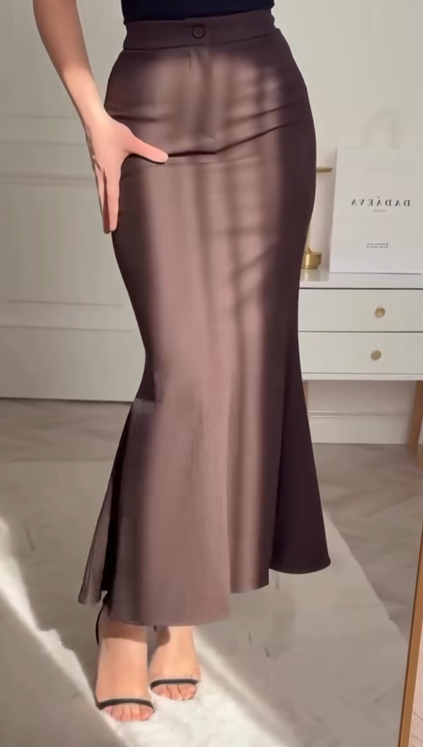 Elegant White Midi Skirt with Front Slit