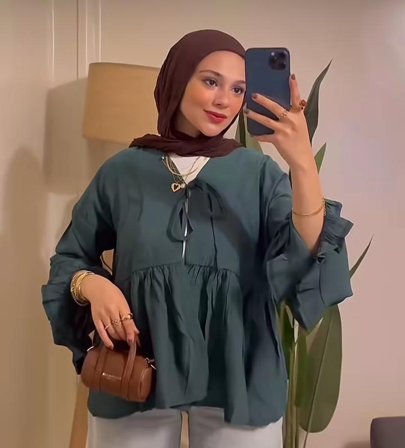 Elegant Gathered Blouse with Tie Detail